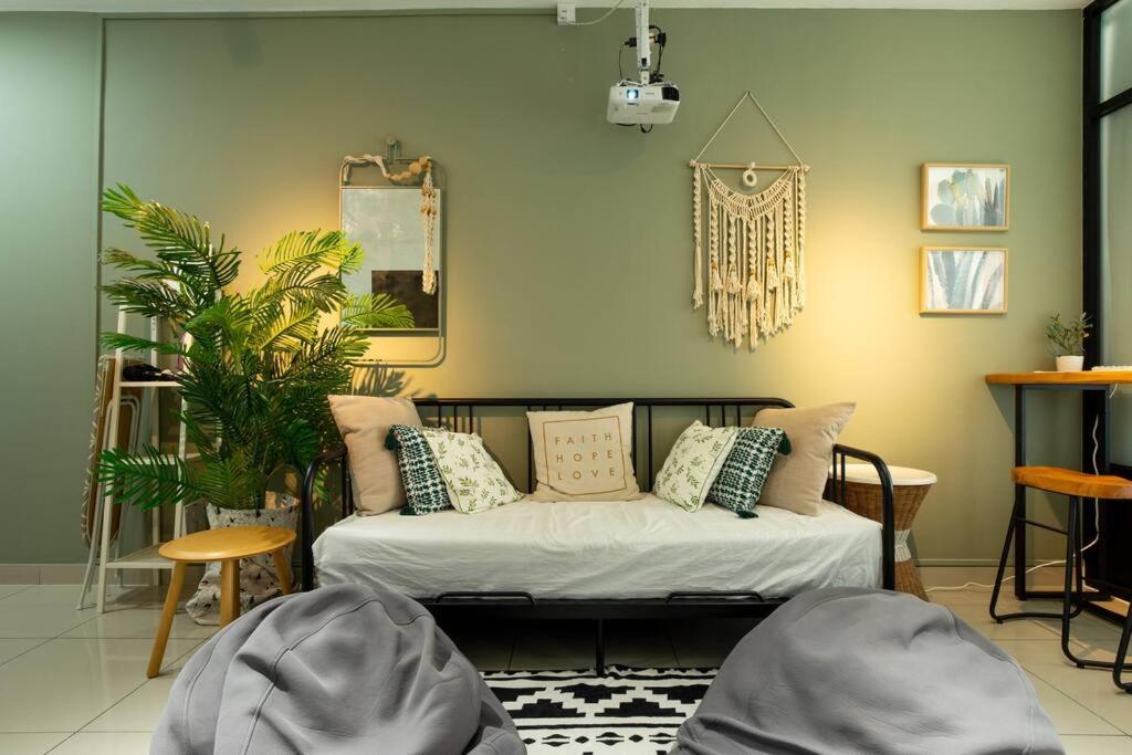 Pulse Ipoh - Boho Projector