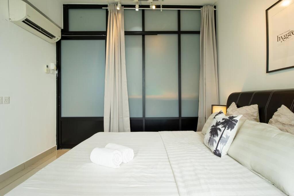 Pulse Ipoh - Boho Projector