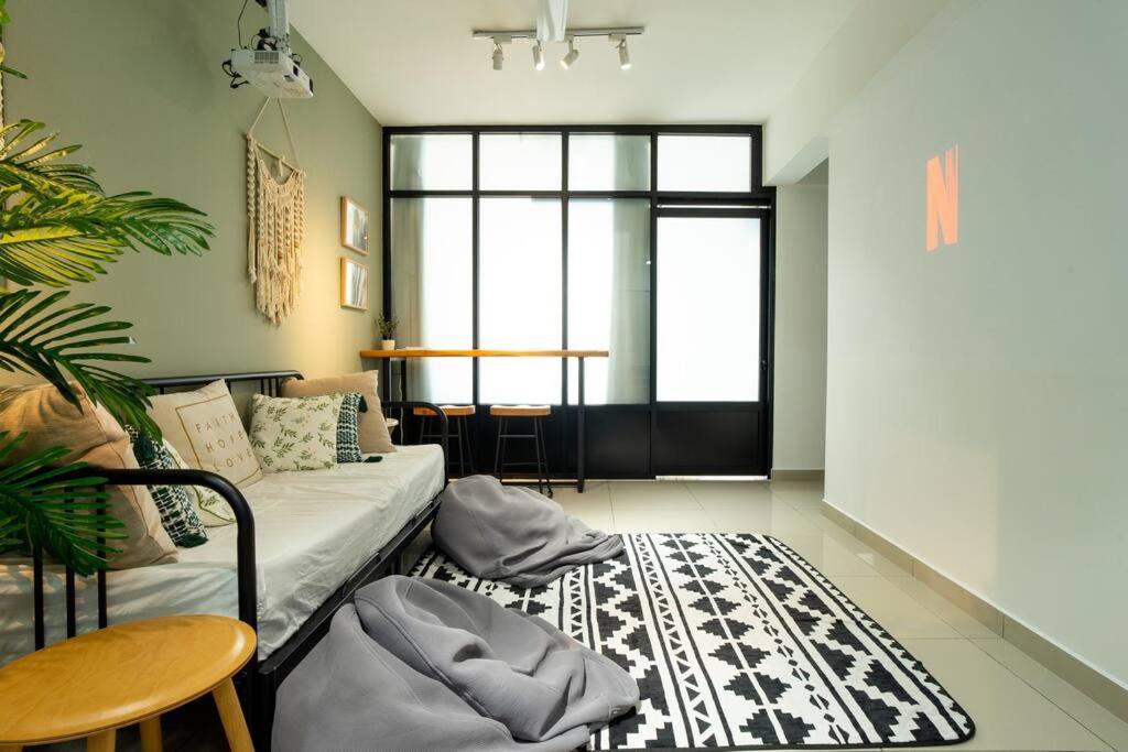 Pulse Ipoh - Boho Projector