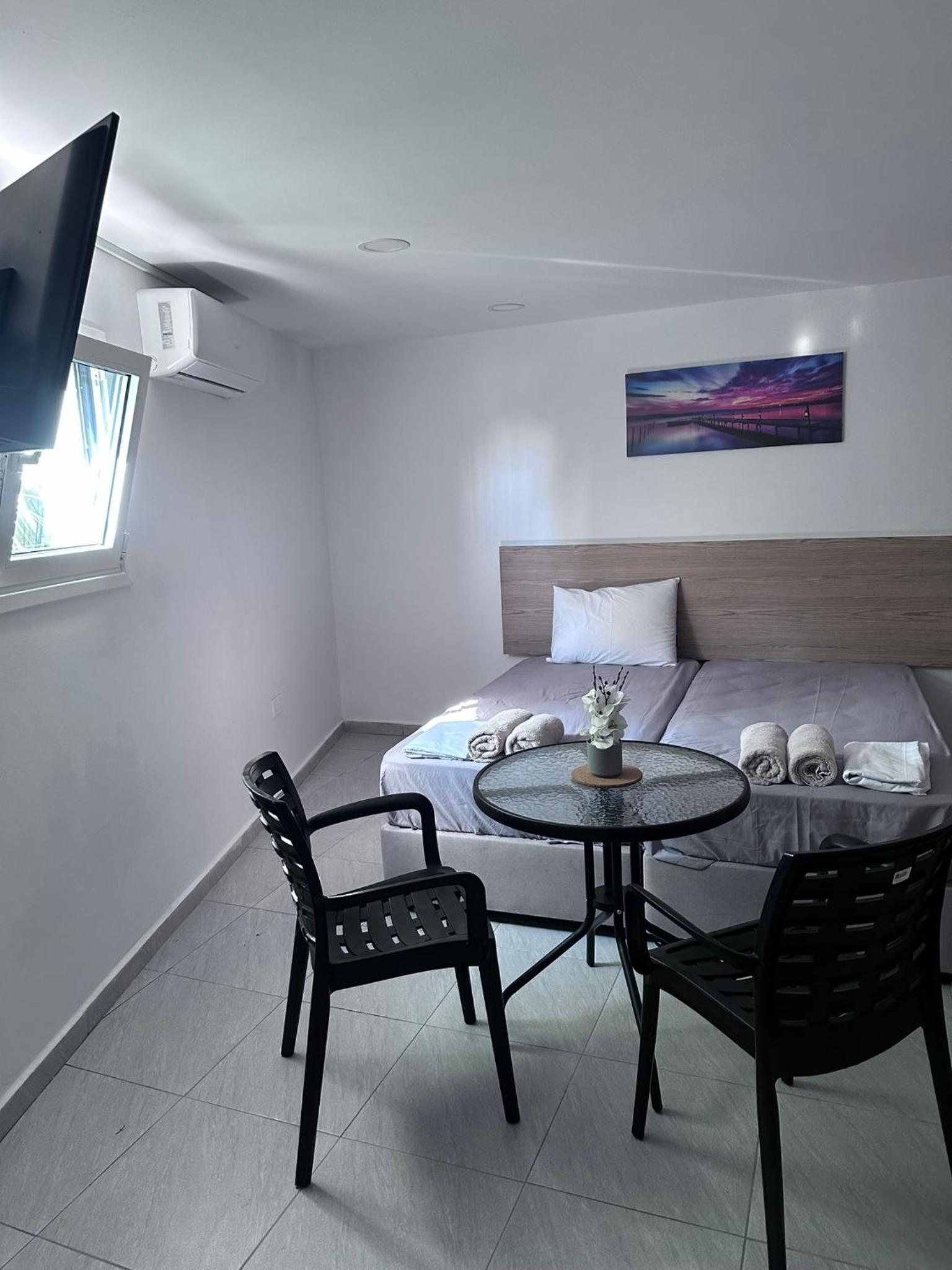 Ivi Apartments