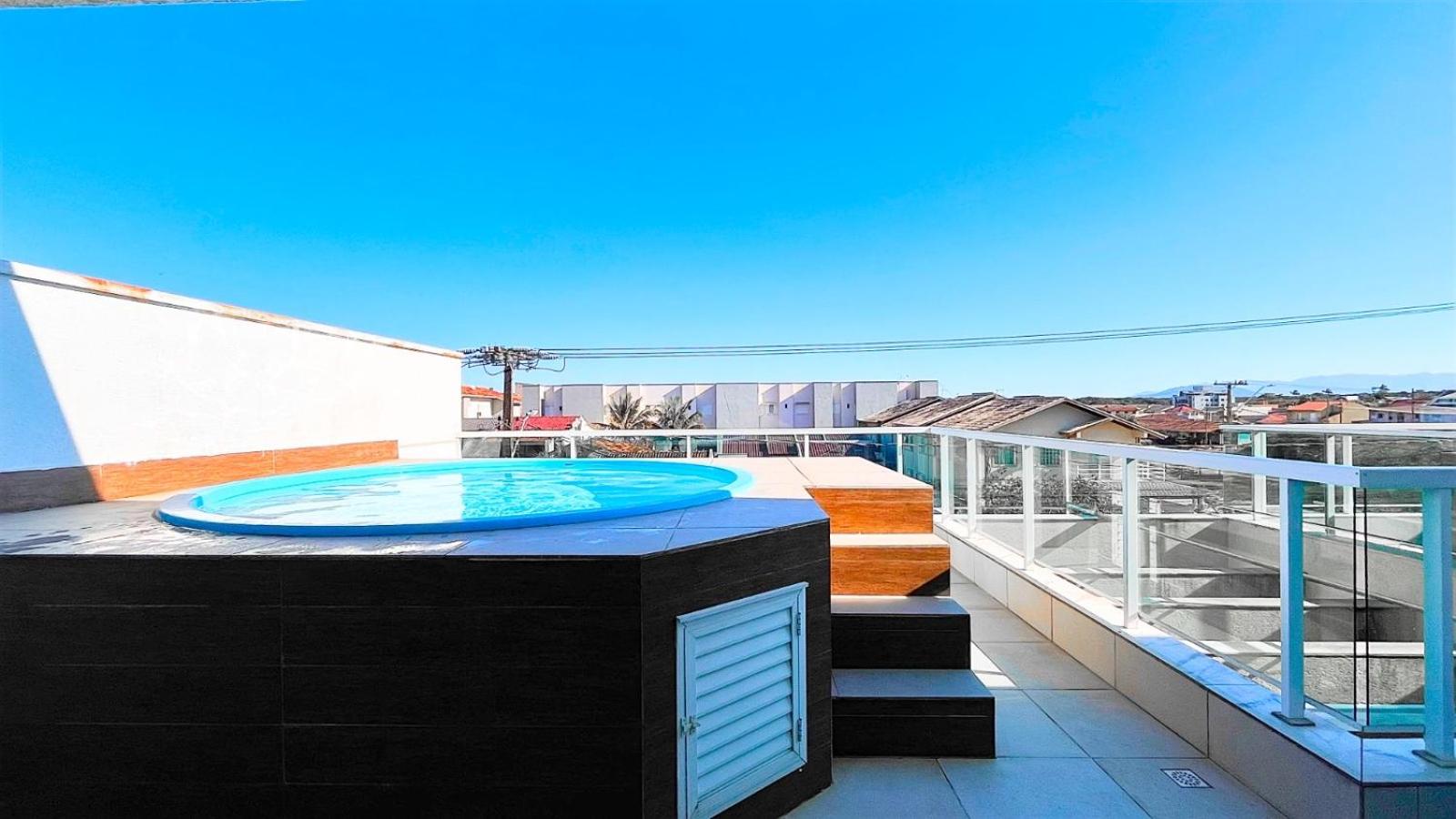 Triplex com piscina 150m do mar