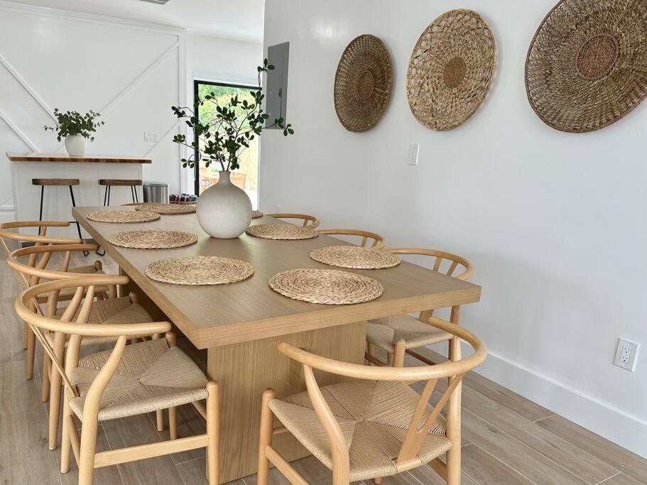 POOL Sleeps 8 Mins to Calle 8 SoBe Brickell