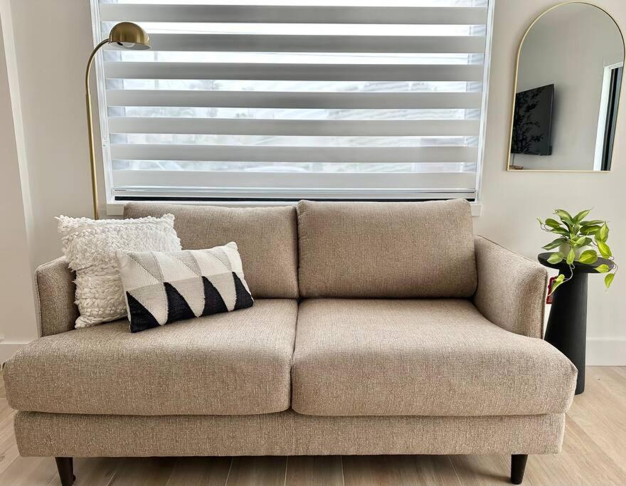 POOL Sleeps 8 Mins to Calle 8 SoBe Brickell