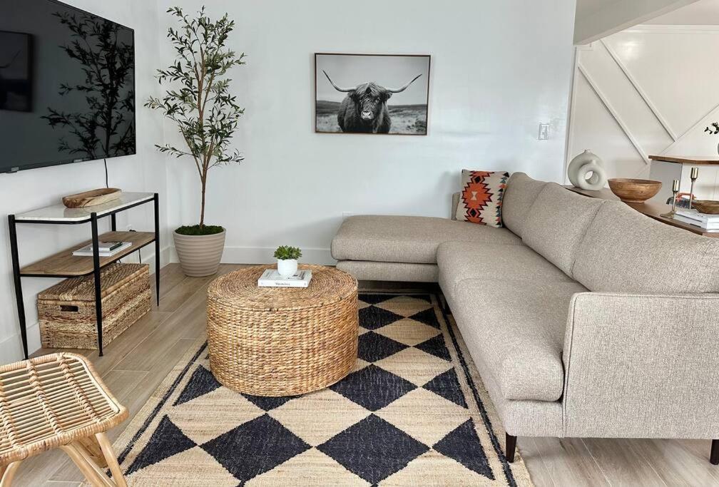 POOL Sleeps 8 Mins to Calle 8 SoBe Brickell