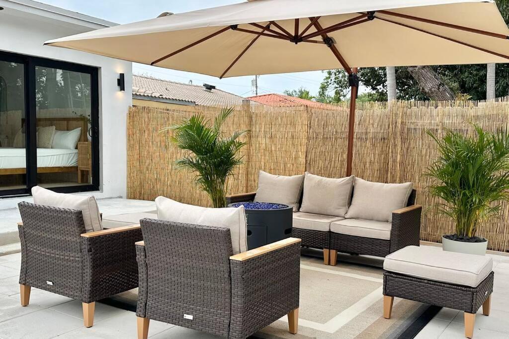 POOL Sleeps 8 Mins to Calle 8 SoBe Brickell