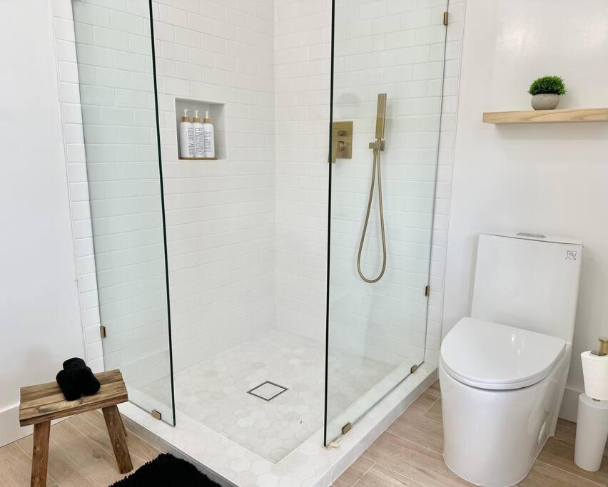 POOL Sleeps 8 Mins to Calle 8 SoBe Brickell