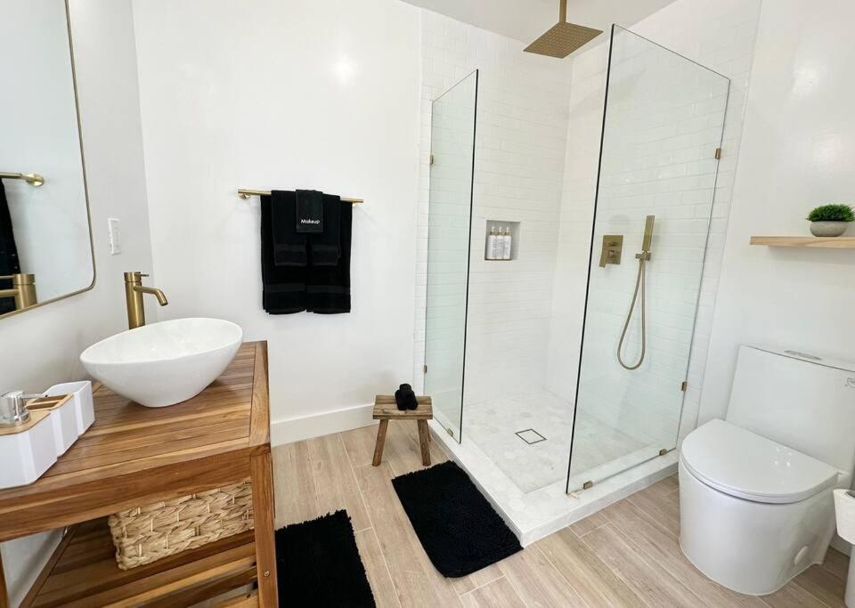 POOL Sleeps 8 Mins to Calle 8 SoBe Brickell