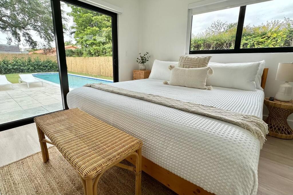 POOL Sleeps 8 Mins to Calle 8 SoBe Brickell