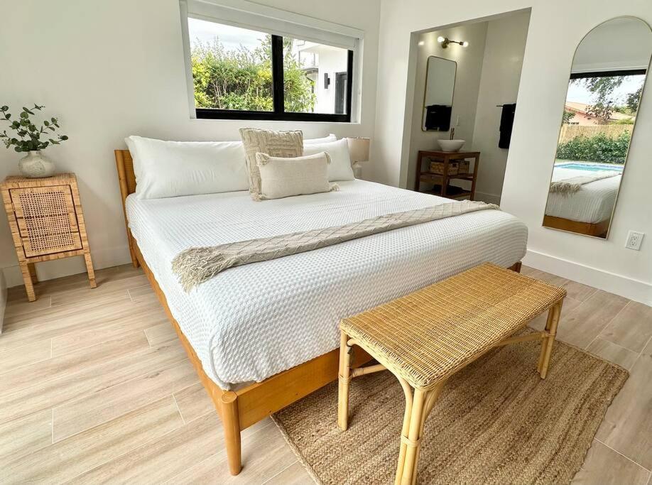 POOL Sleeps 8 Mins to Calle 8 SoBe Brickell