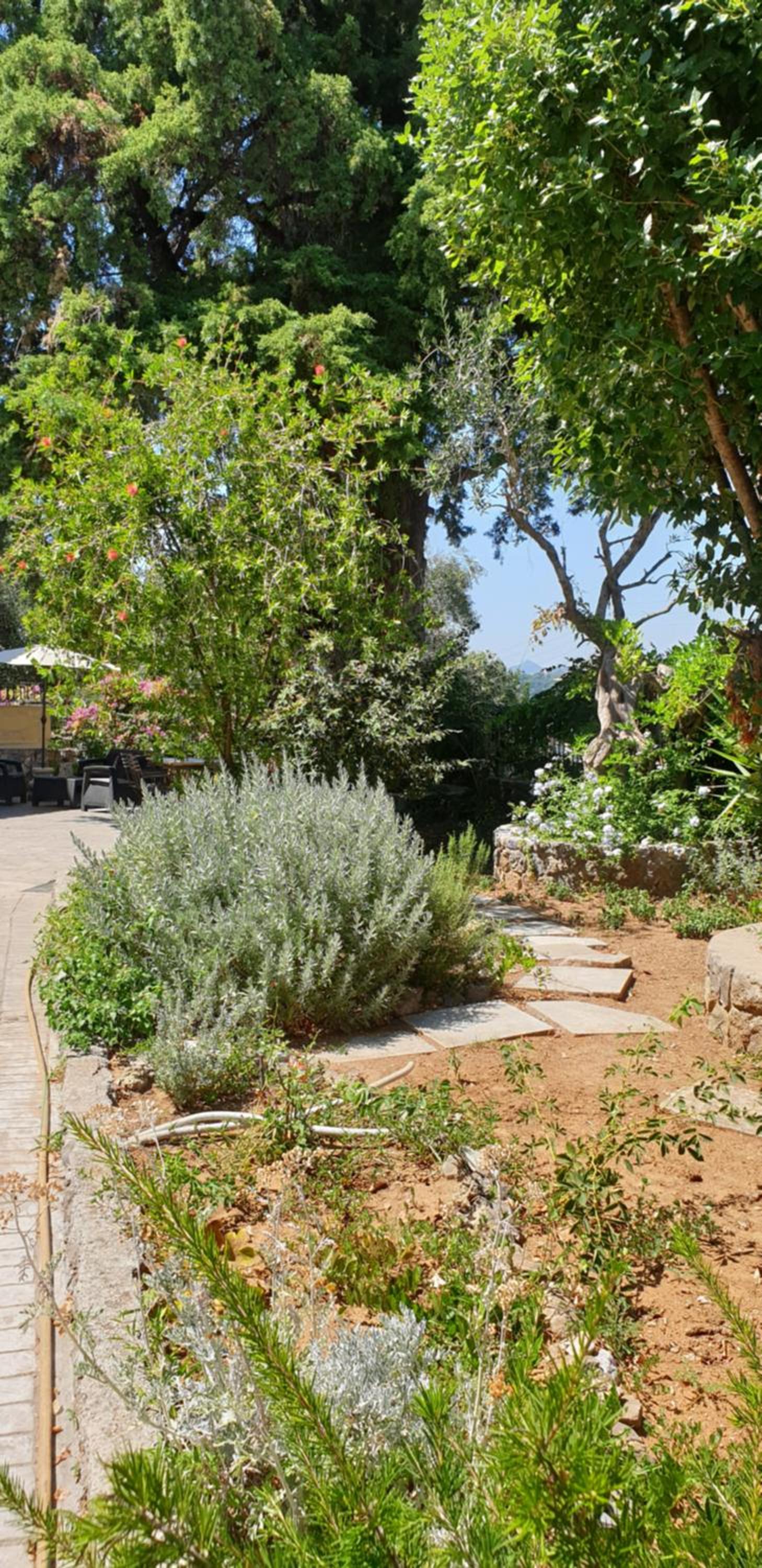 Mansion like house close to beach and Corfu town