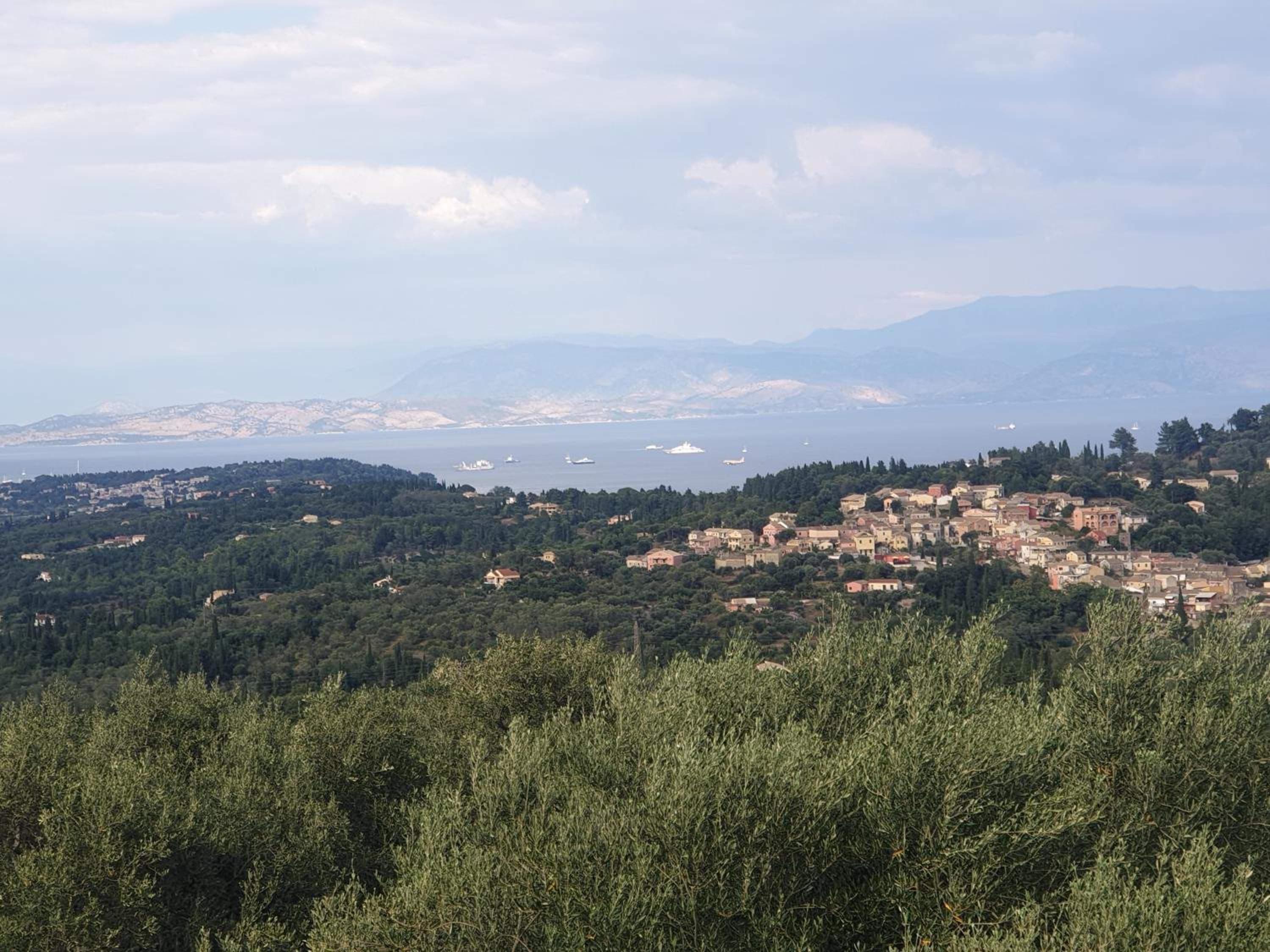 Mansion like house close to beach and Corfu town