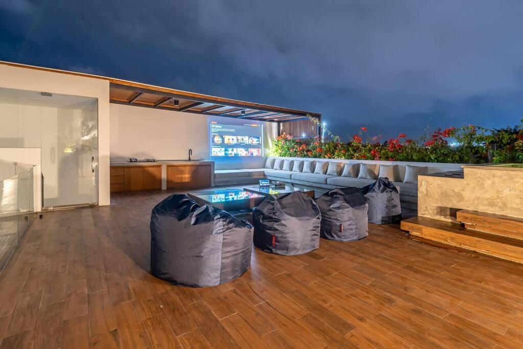 Poolside Dreams, Cinema Nights view 5