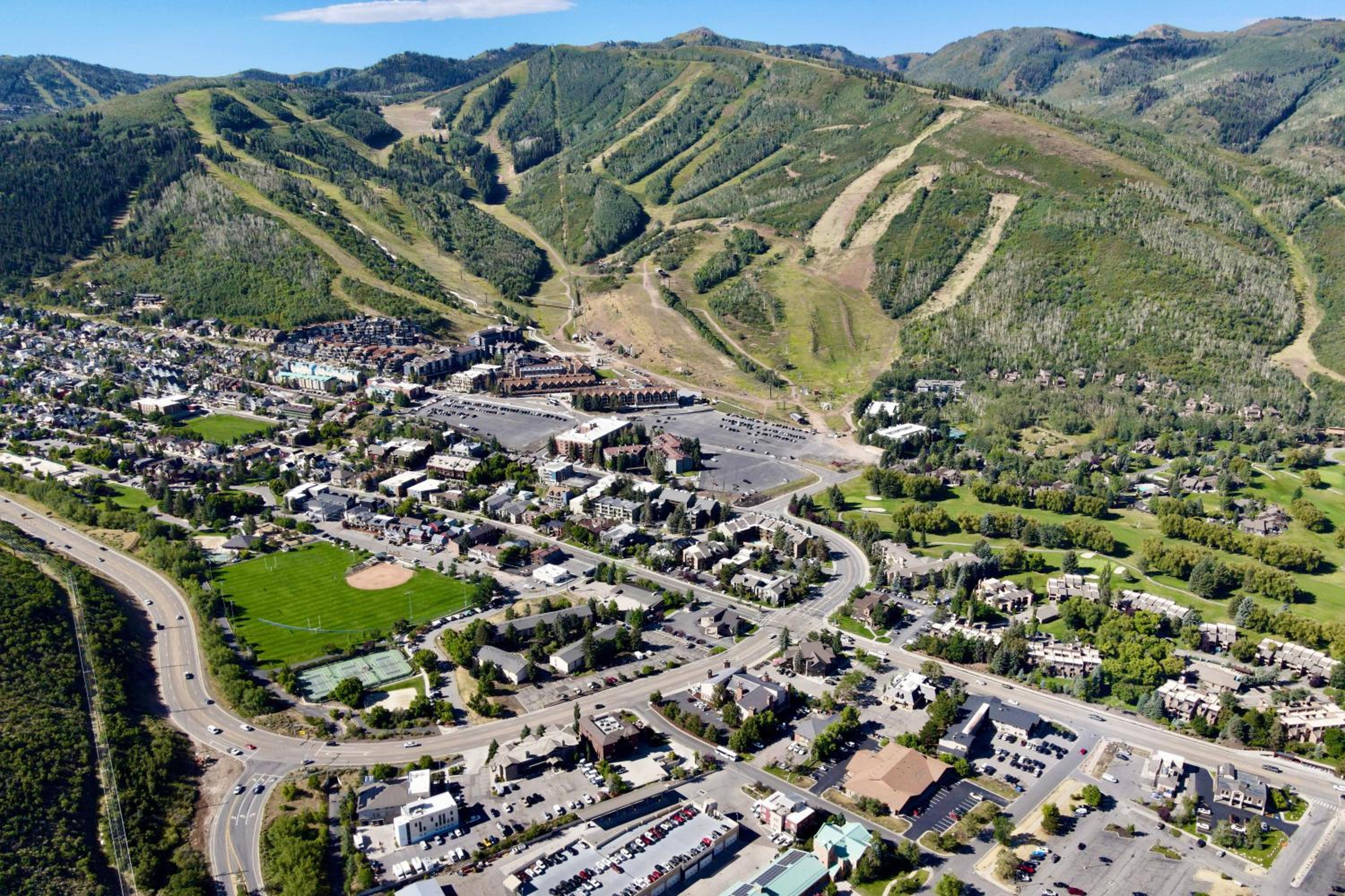 Prime Spot! Walk to Ski, Shops, and Main Street! view 4