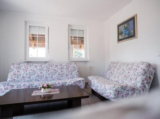 Kuća za odmor -Megy-