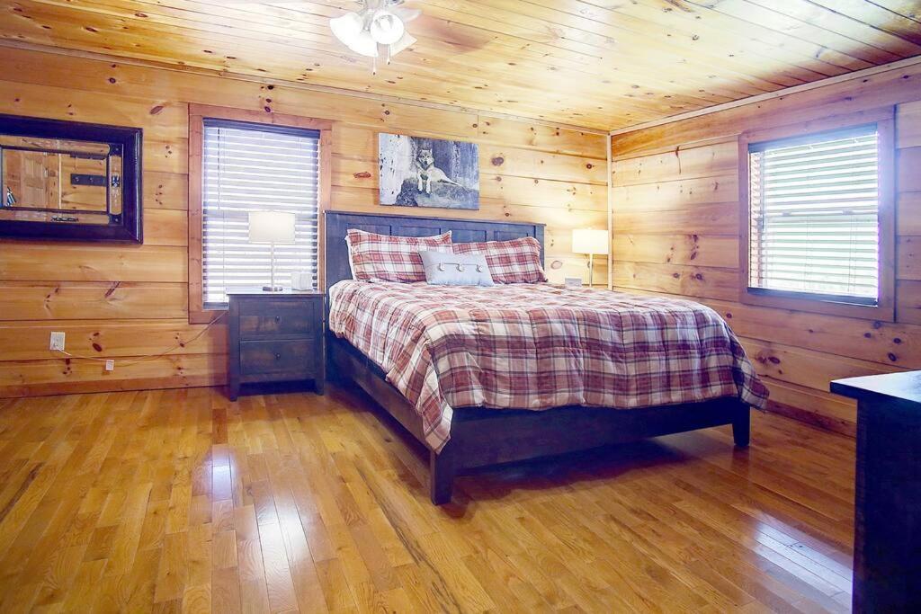 Great views-King beds-WIFI-ample parking-games view 5