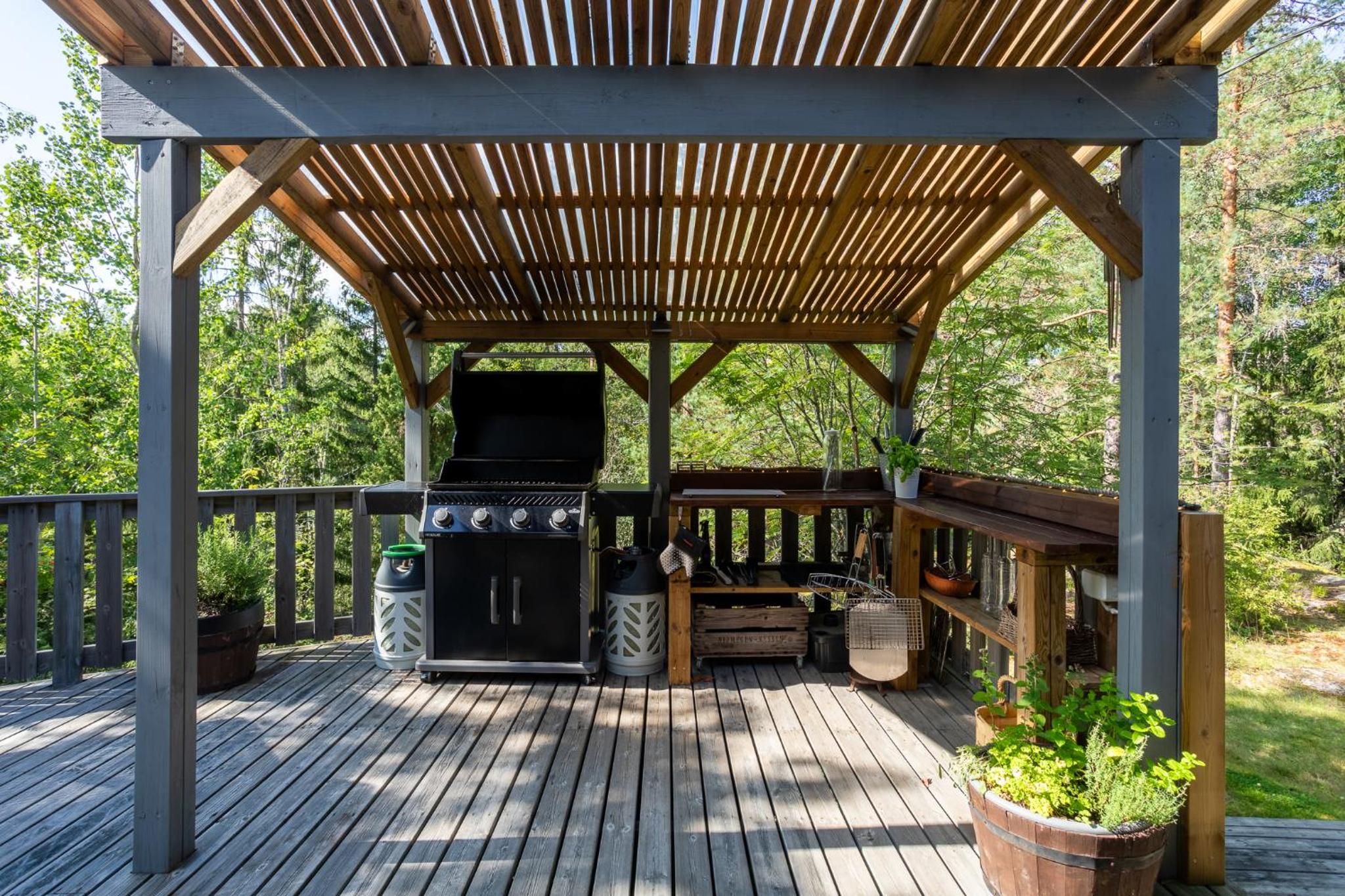 Sirpa's Artistic Nuuksio Retreat with Heated Pool