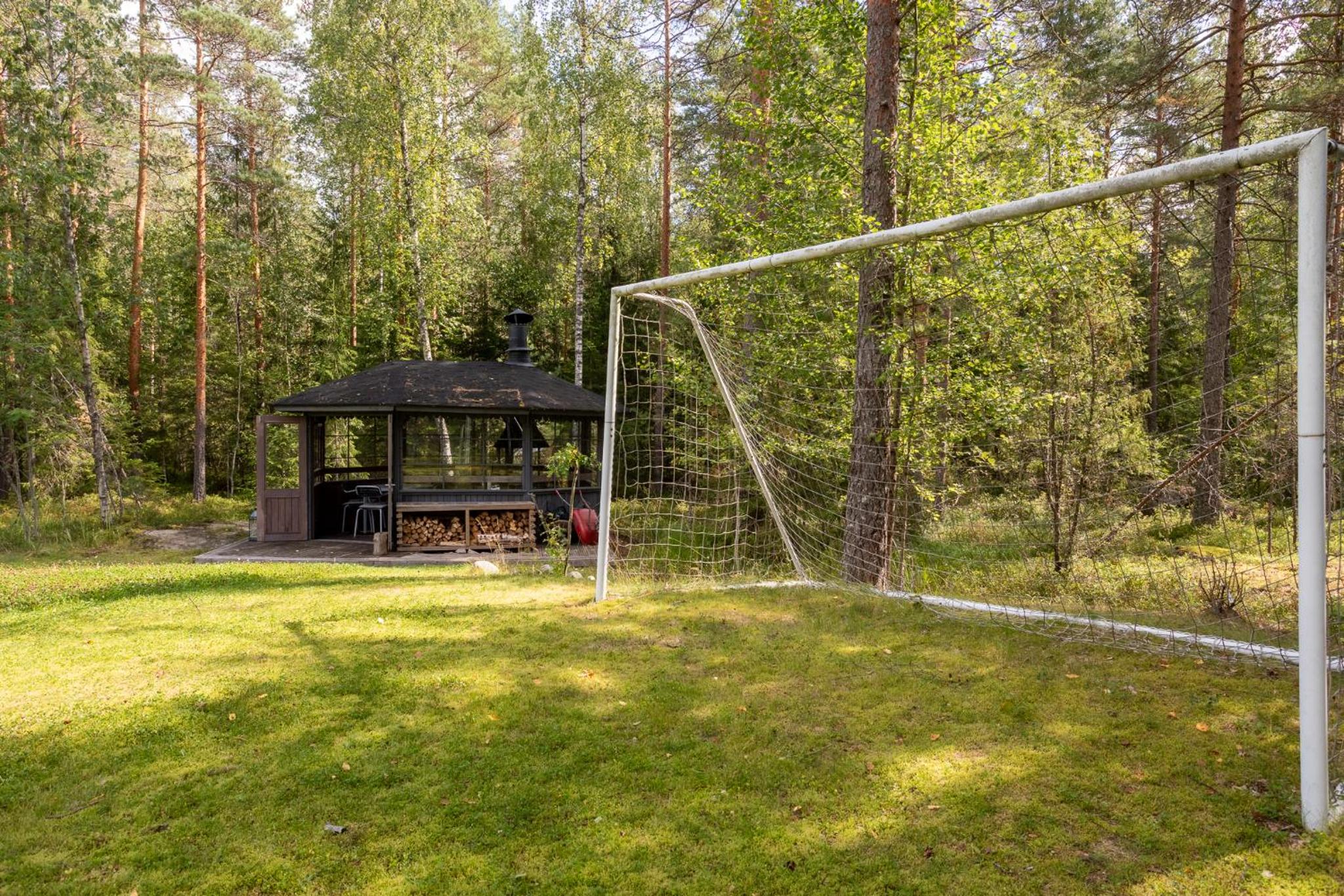 Sirpa's Artistic Nuuksio Retreat with Heated Pool