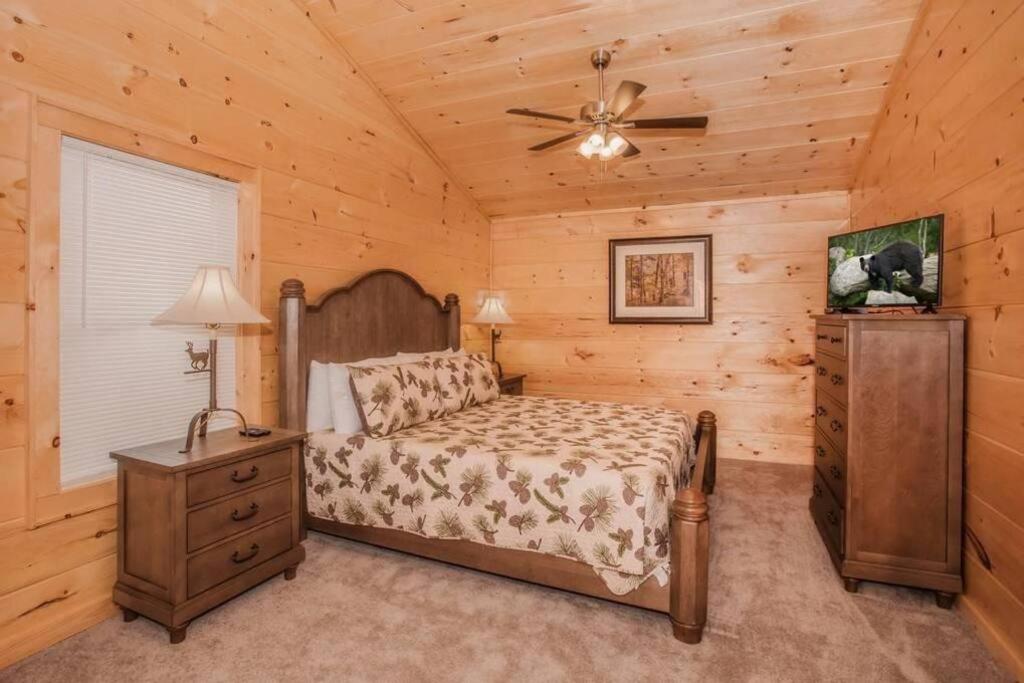 Papa Wolf's Cabin - POOL Community view 4