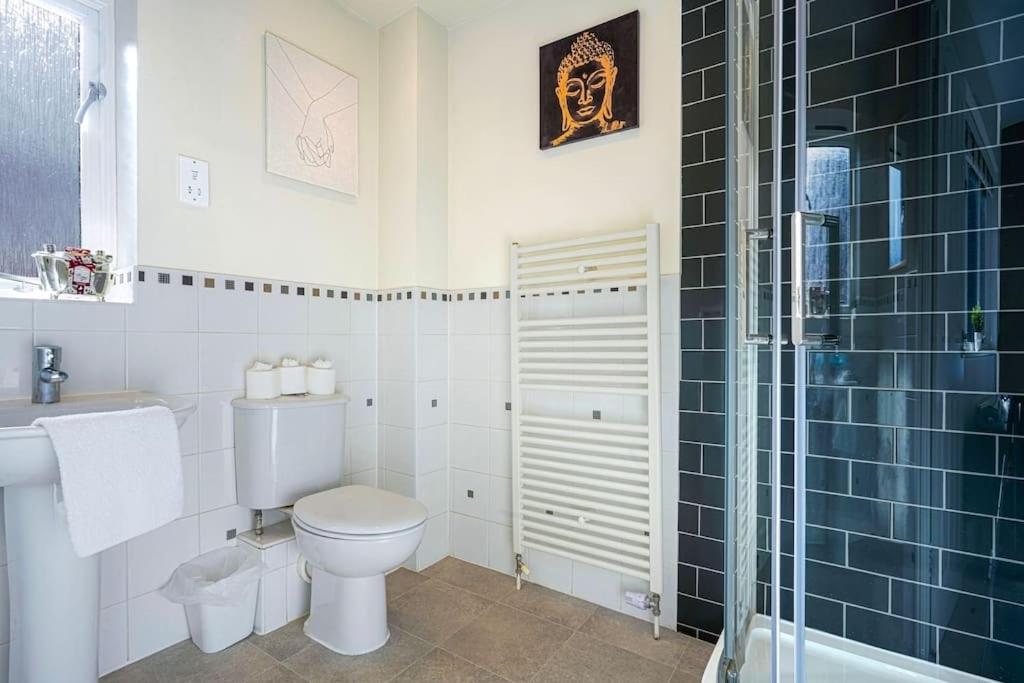 Comfy Central MK House Free Parking Fast Wifi