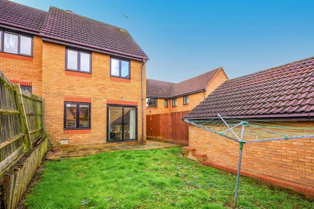 Comfy Central MK House Free Parking Fast Wifi
