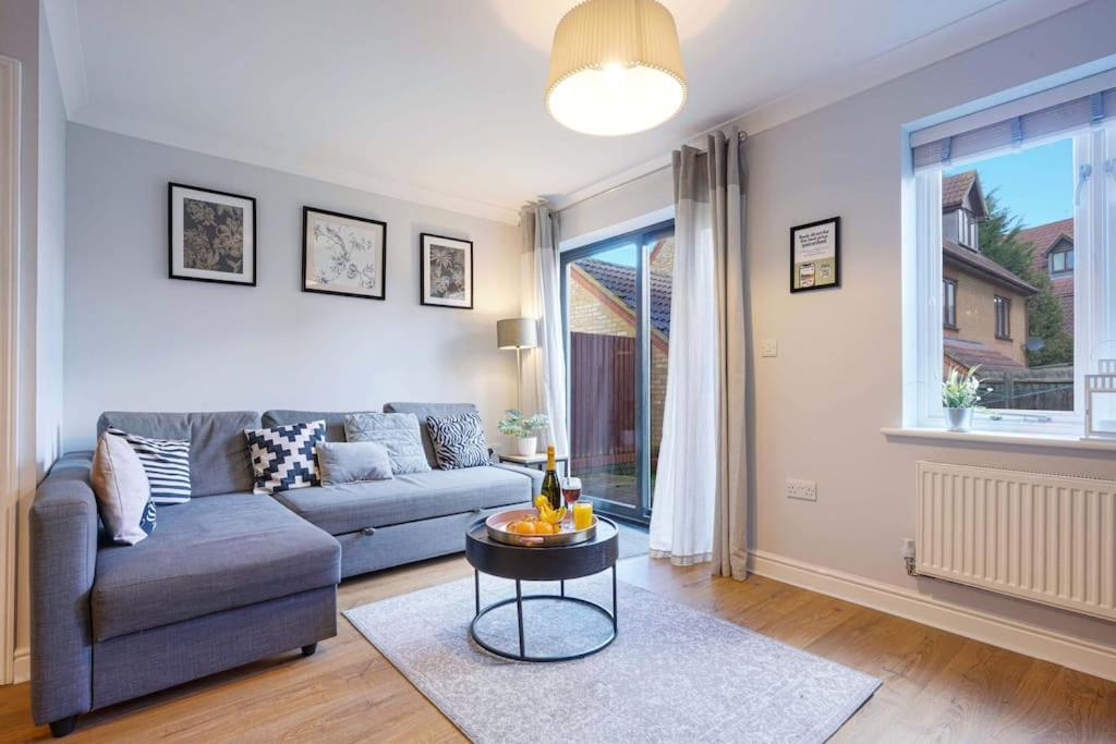Comfy Central MK House Free Parking Fast Wifi