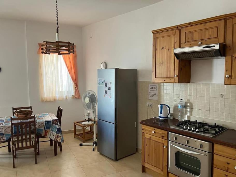 Peak A1 Entire Apartment in St Paul's Bay photo 2