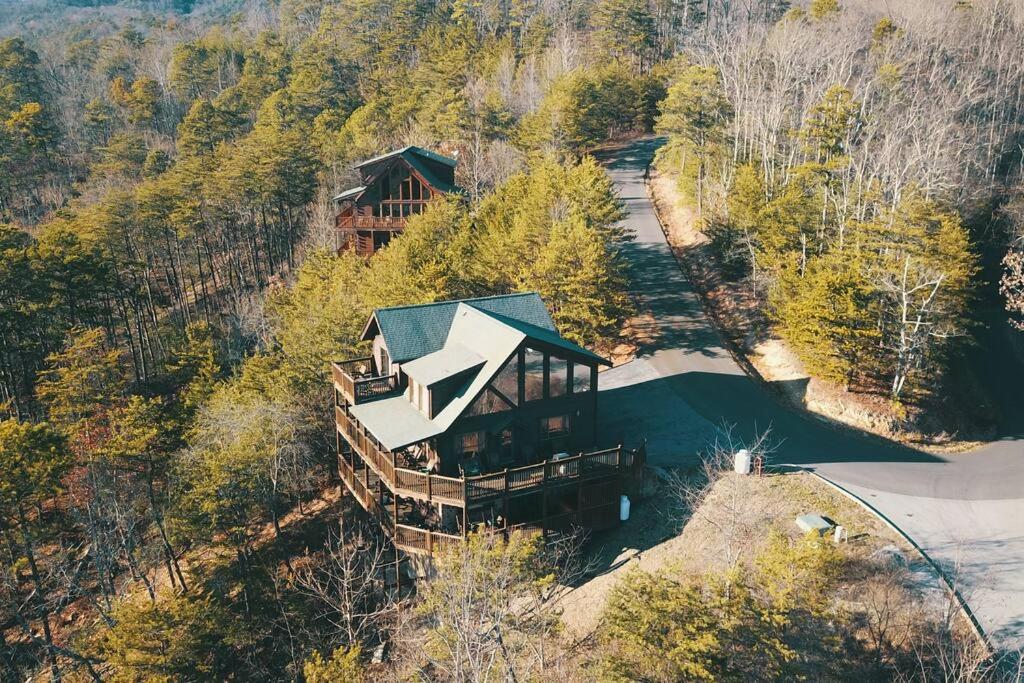 Hotel Mountain Views-hottub-parking-wifi-parking-bbq