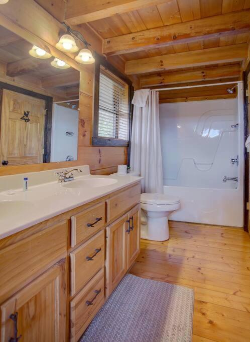 Mountain Views-Hottub-Parking-WiFi-Parking-BBQ view 4