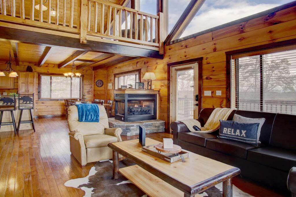 Mountain Views-Hottub-Parking-WiFi-Parking-BBQ view 2