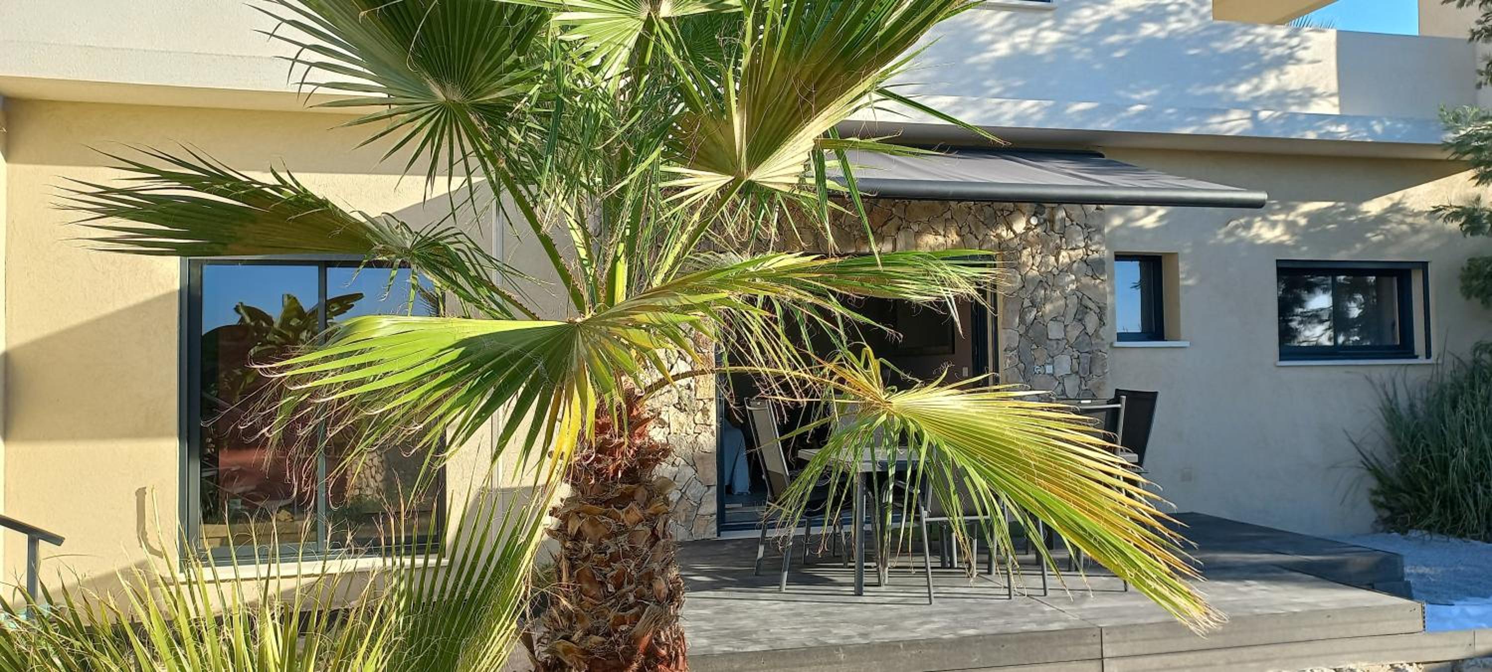 Luxueux appartement dans propriété contemporaine, jardin privatif, piscine