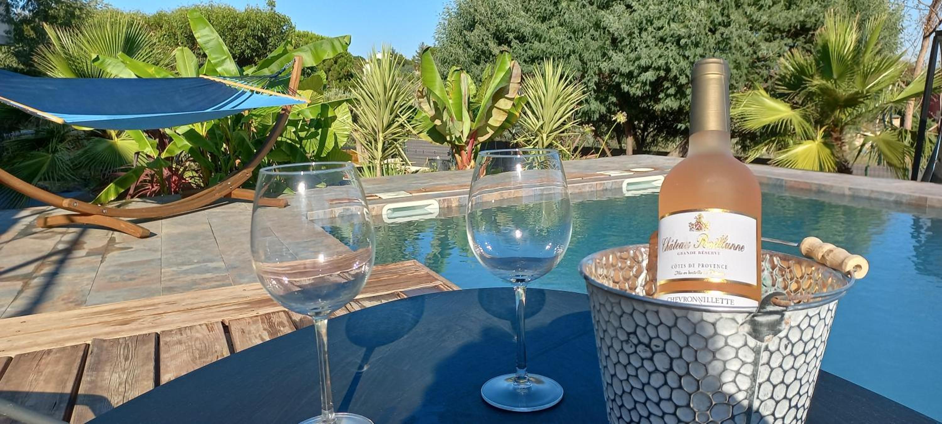 Luxueux appartement dans propriété contemporaine, jardin privatif, piscine