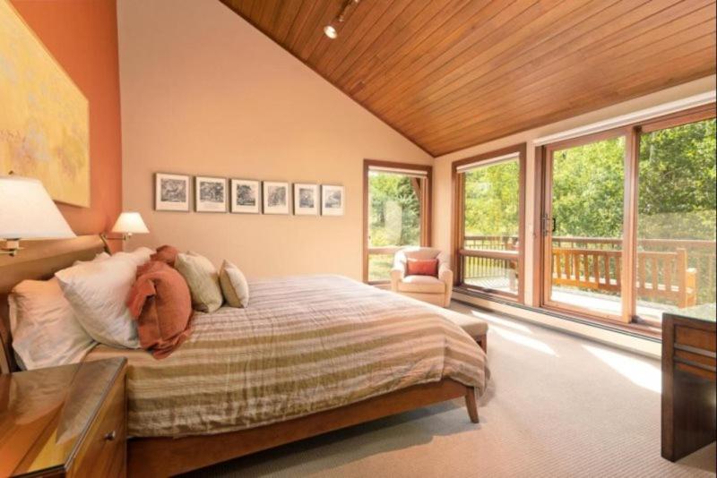 Premier Ski In, Ski Out 3 Bedroom Colorado Vacation Rental Steps From The Ski Slopes With Hot Tub And Pool