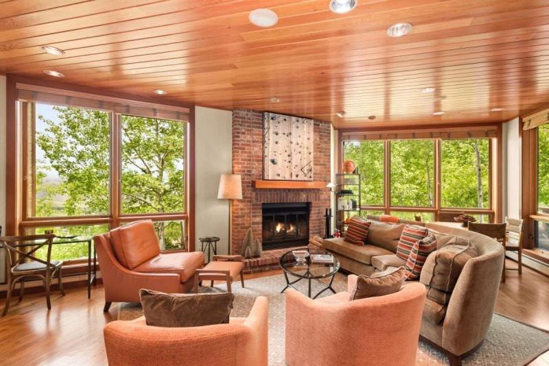 Ski In Ski Out 4 Bedroom Residence In Snowmass Village view 4