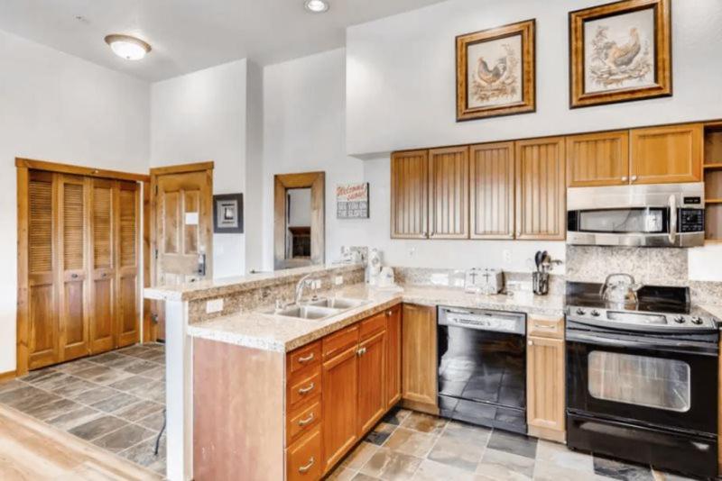 Downtown Breckenridge 2 Bedroom Condo - Steps To Lifts And Main Street view 5