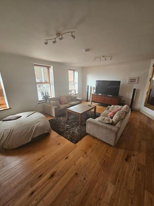 Spacious 3-Bedroom Apartment in Vibrant Dublin 8