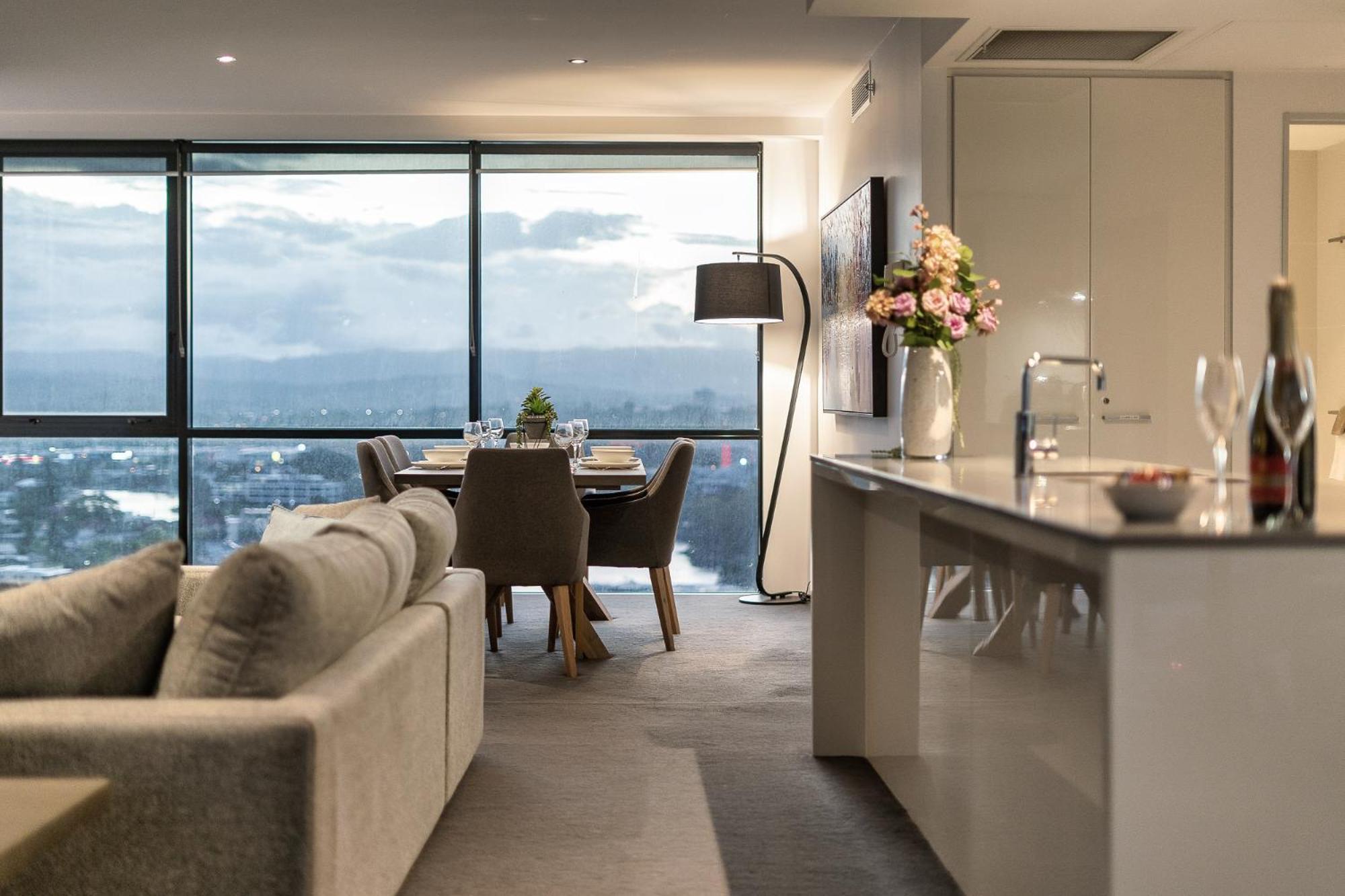 Surfers Paradise Retreat Stunning Views 2-BR Haven