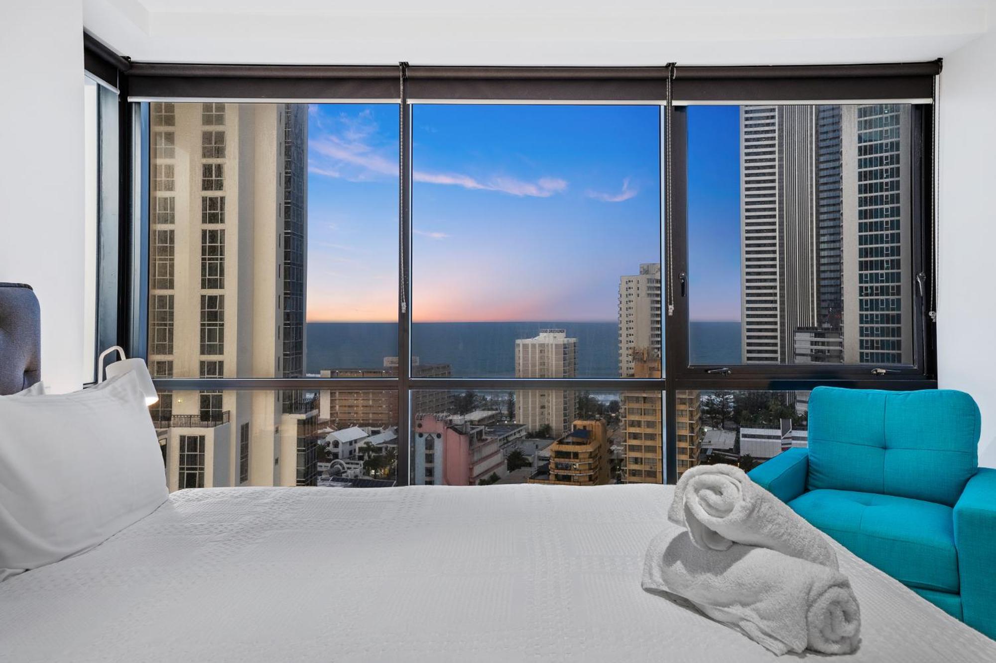 Surfers Paradise Retreat Stunning Views 2-BR Haven