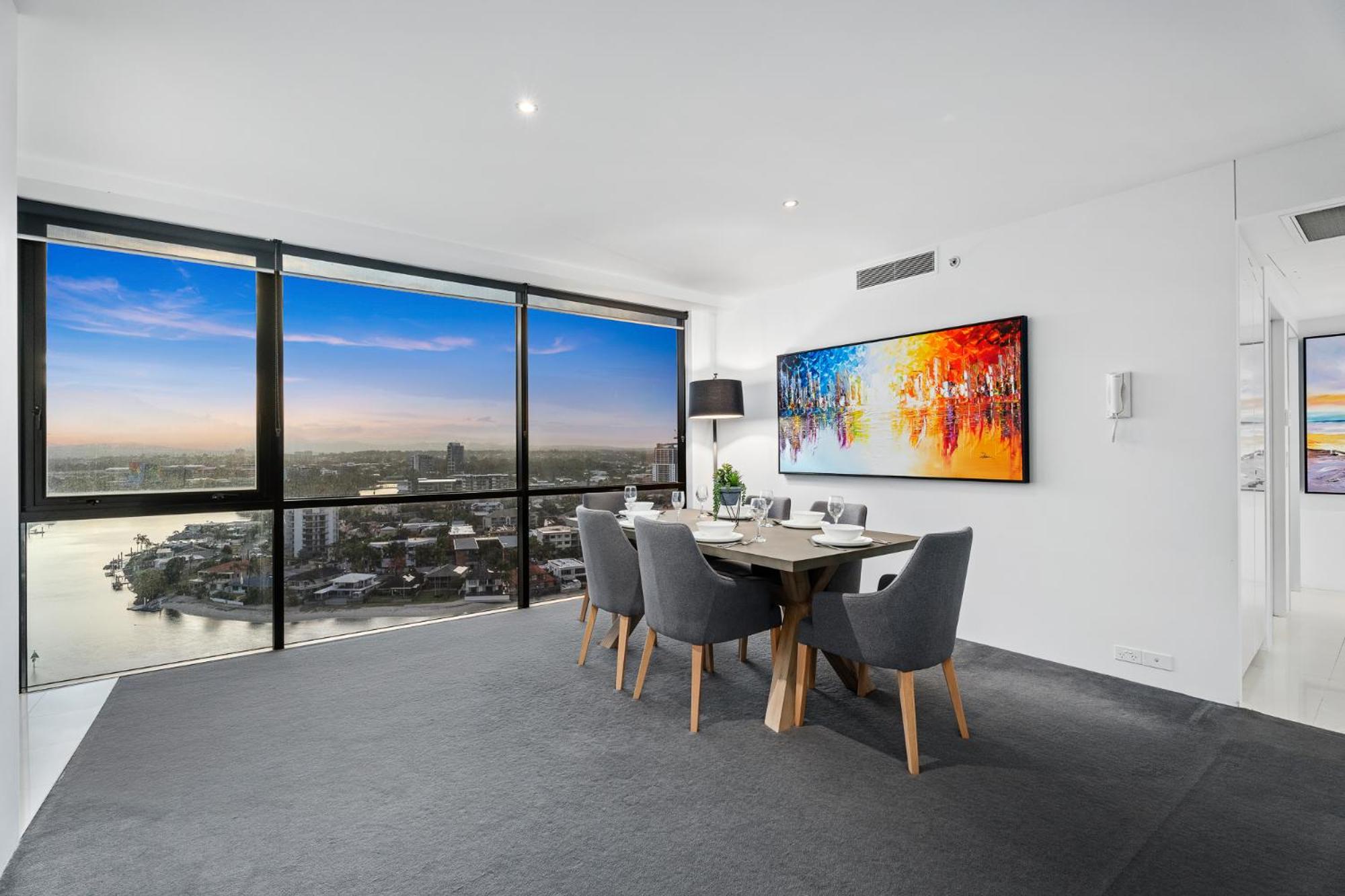 Surfers Paradise Retreat Stunning Views 2-BR Haven