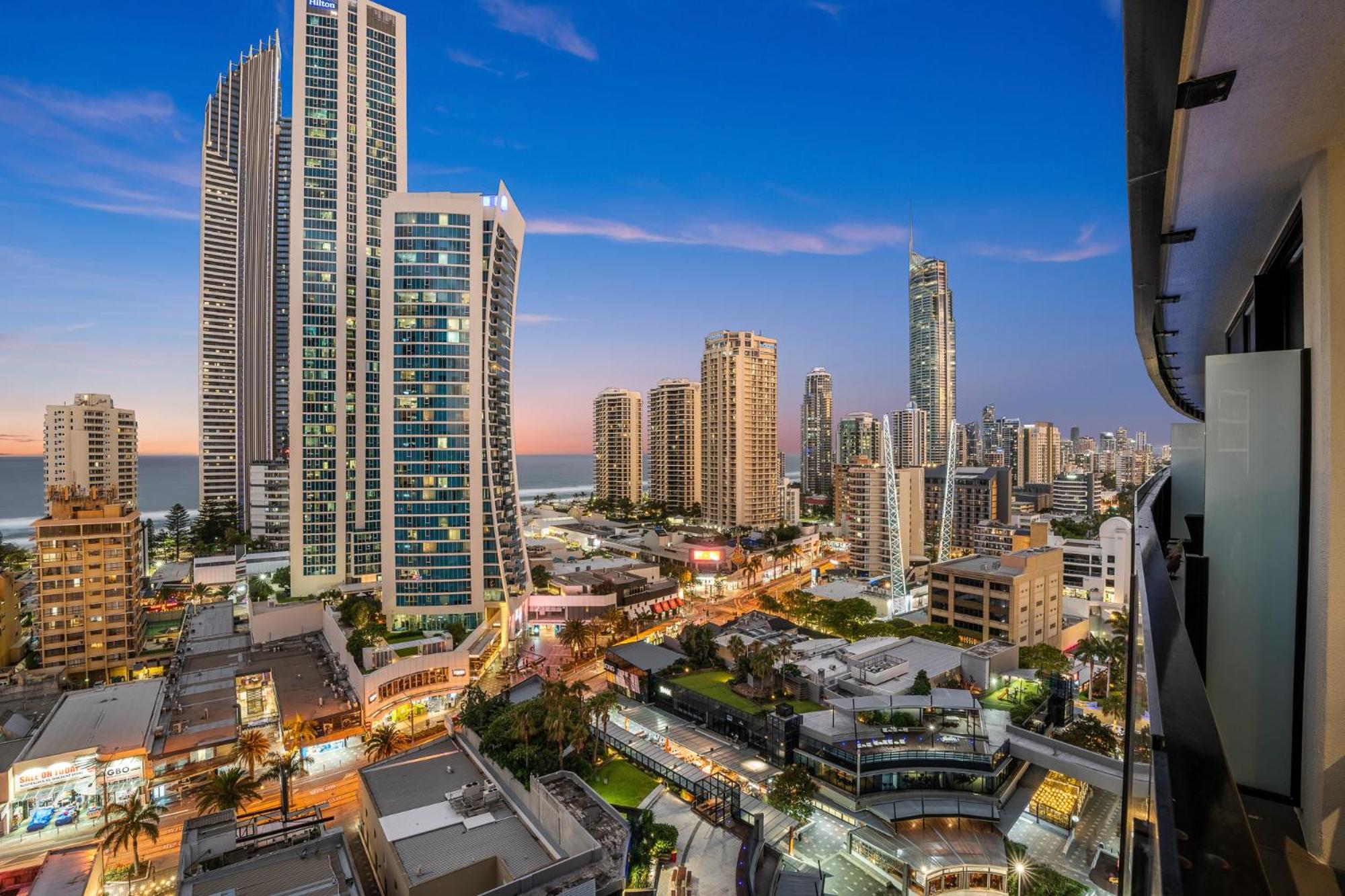 Surfers Paradise Retreat Stunning Views 2-BR Haven