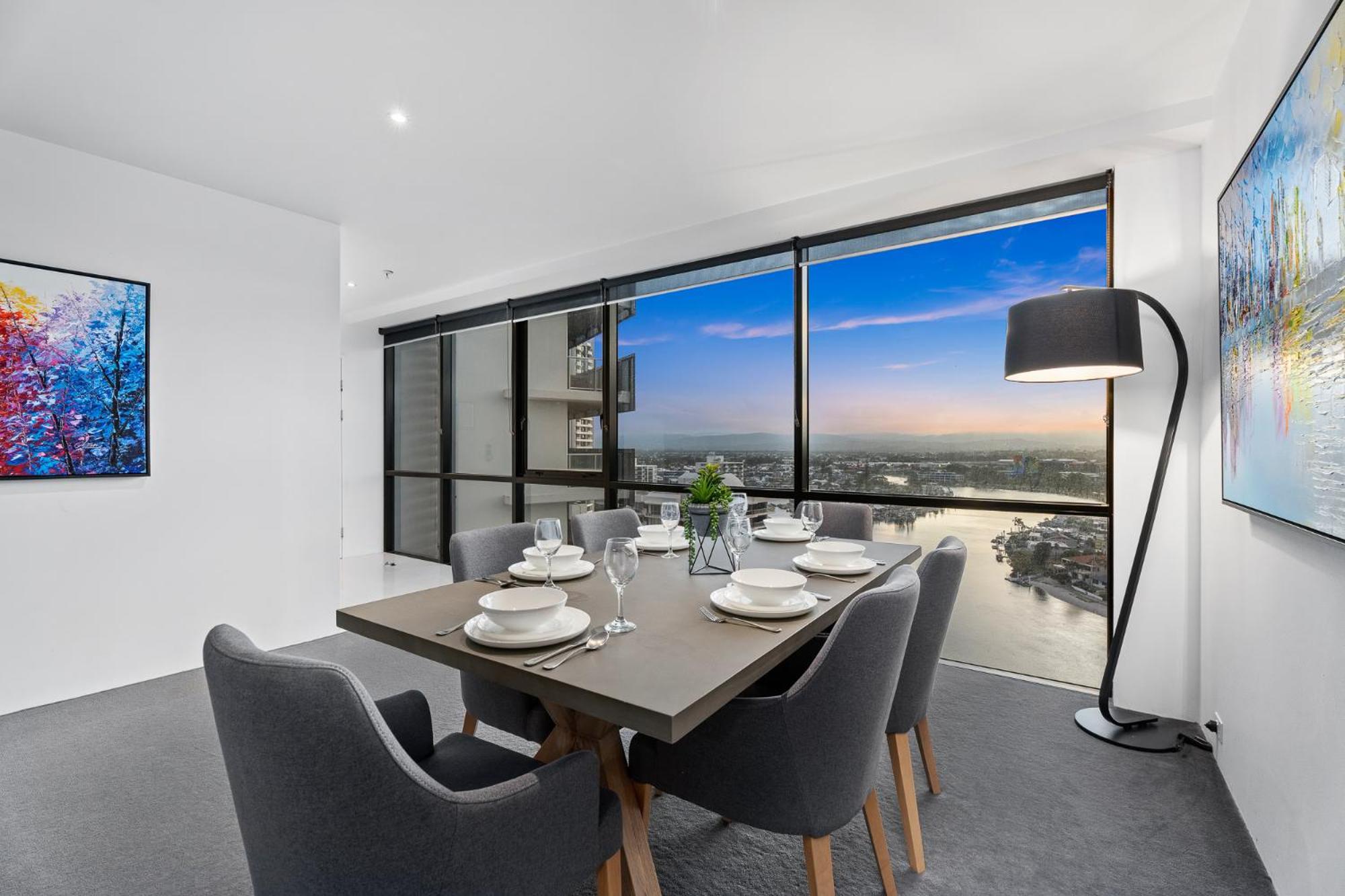Surfers Paradise Retreat Stunning Views 2-BR Haven