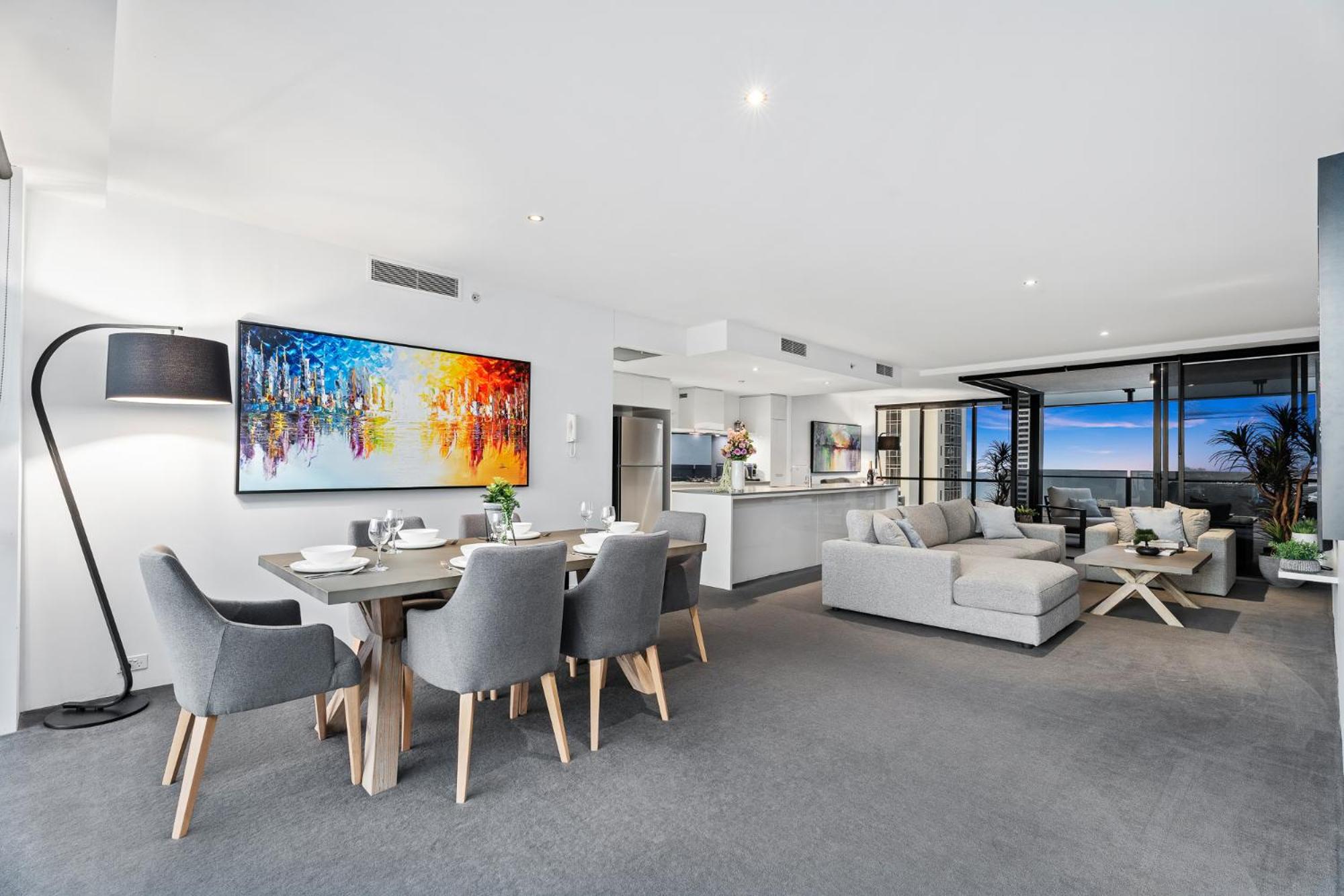 Surfers Paradise Retreat Stunning Views 2-BR Haven