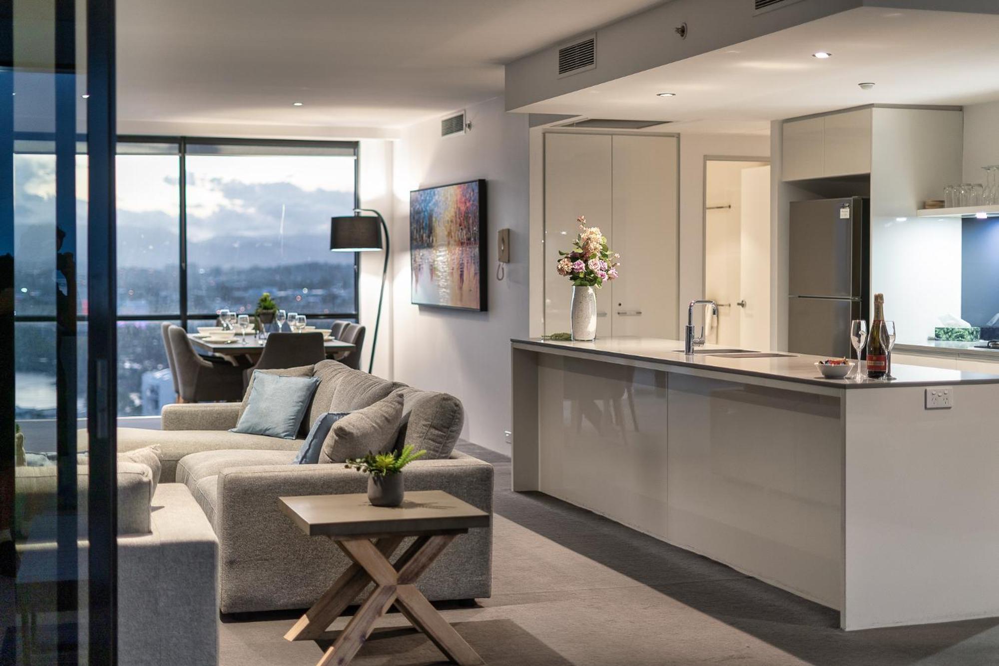 Surfers Paradise Retreat Stunning Views 2-BR Haven