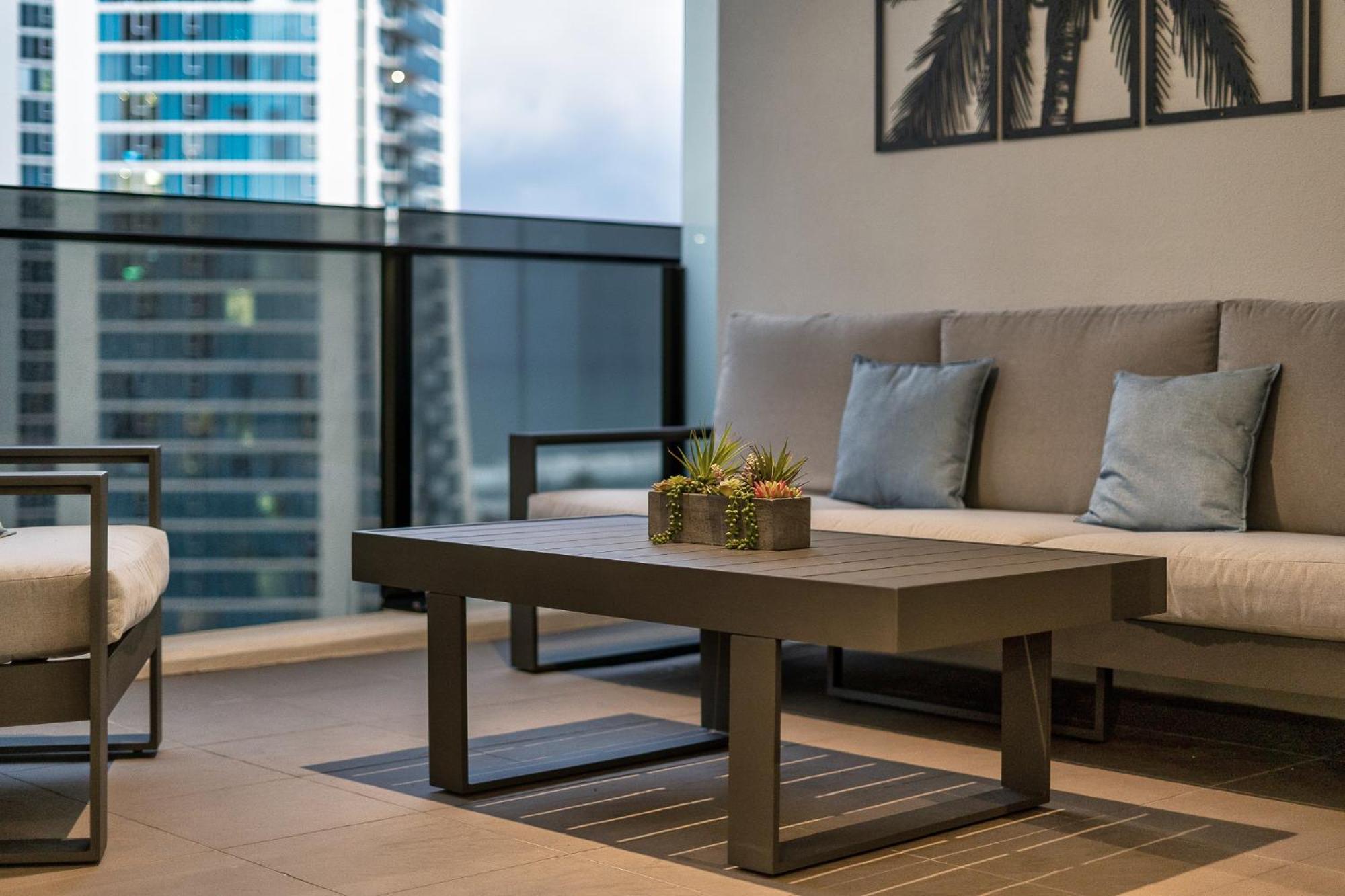 Surfers Paradise Retreat Stunning Views 2-BR Haven