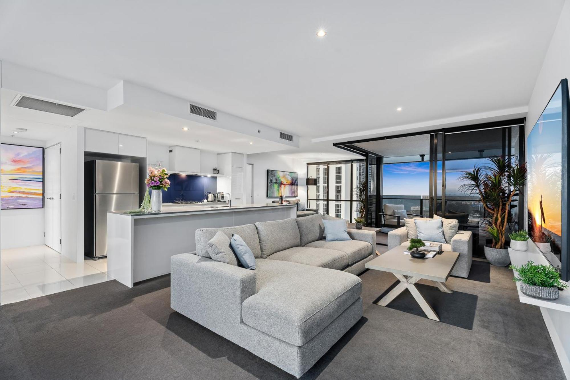Surfers Paradise Retreat Stunning Views 2-BR Haven