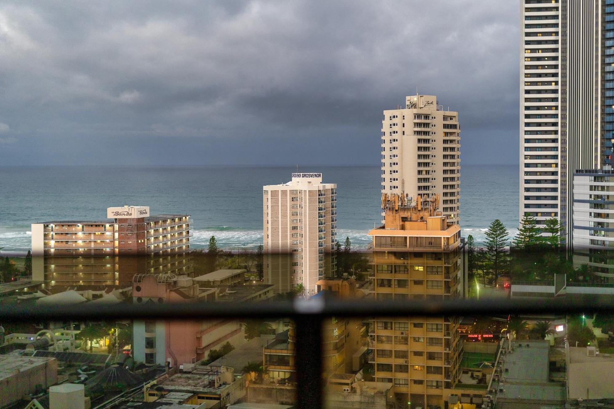 Surfers Paradise Retreat Stunning Views 2-BR Haven