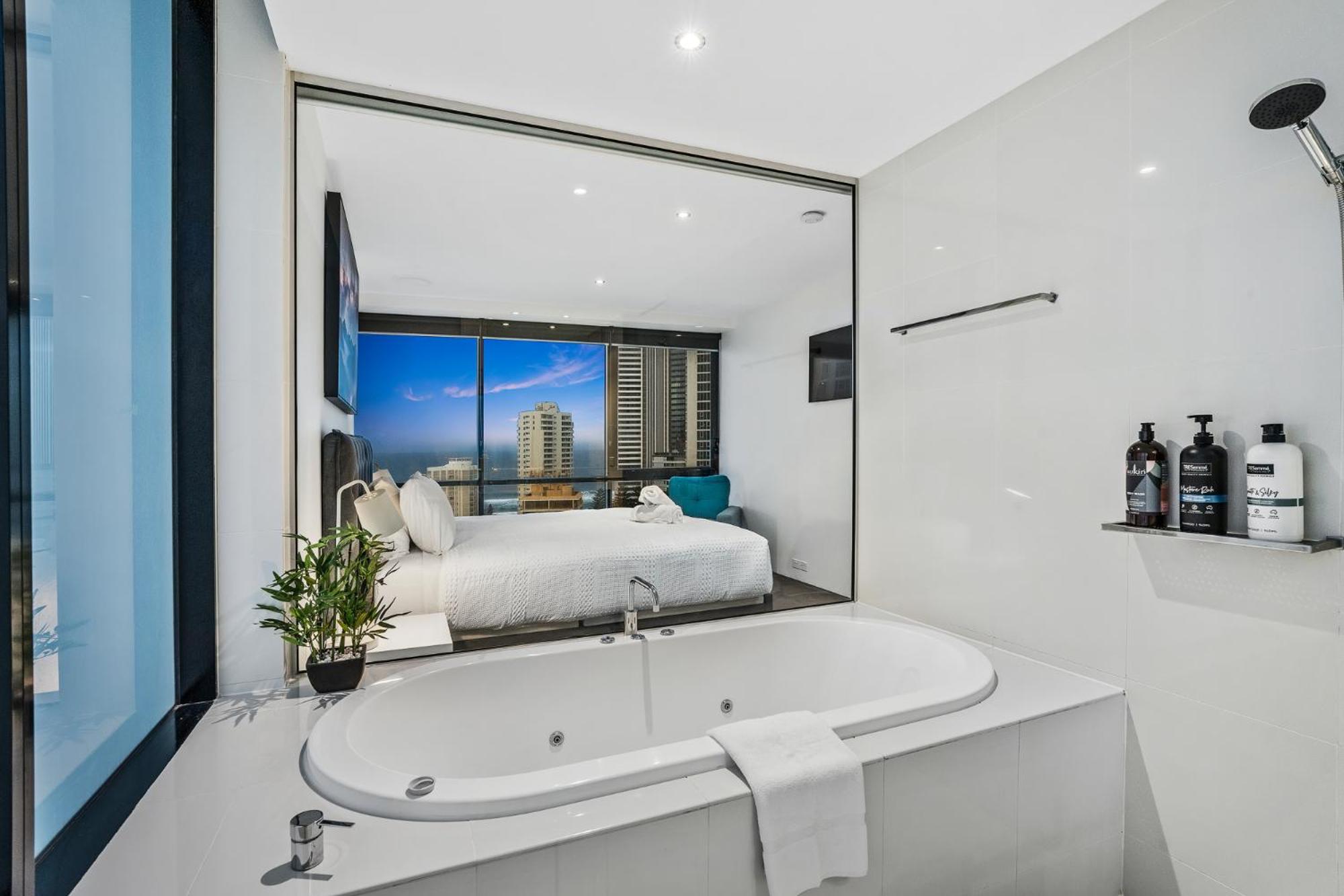 Surfers Paradise Retreat Stunning Views 2-BR Haven