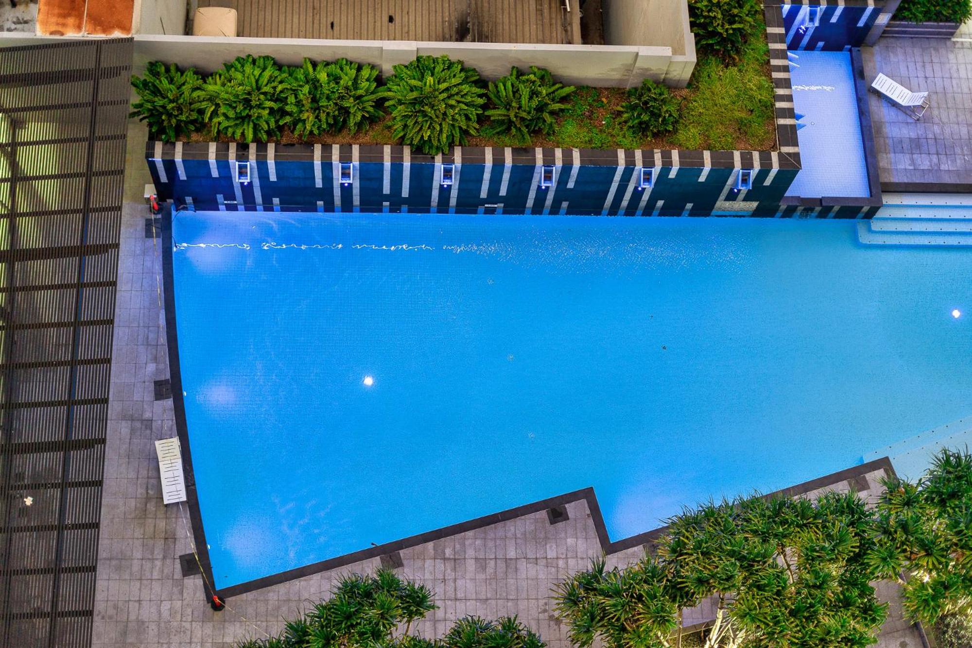 Surfers Paradise Retreat Stunning Views 2-BR Haven
