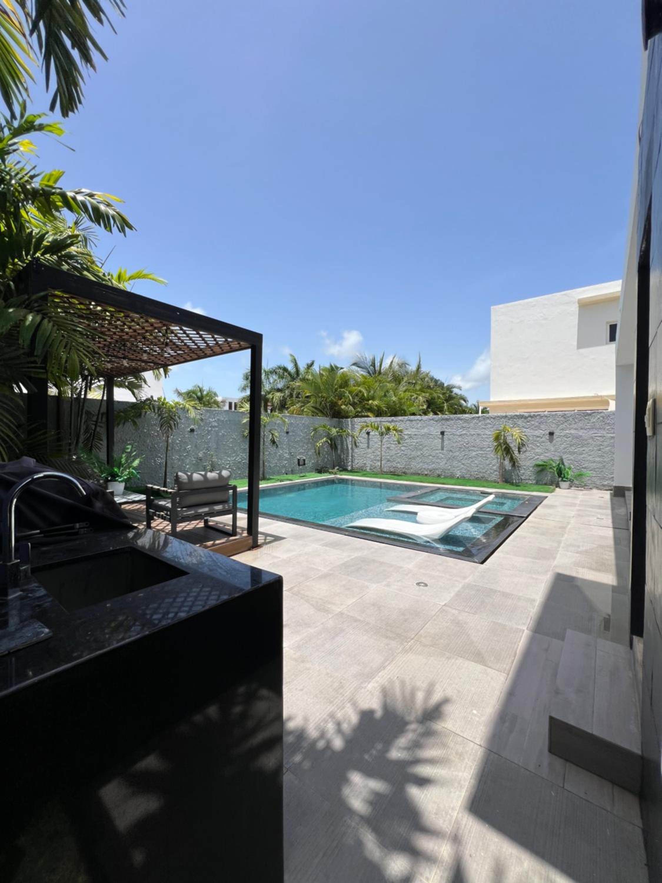 Luxury Private Villa At Metro Pool Jacuzzi Wifi Sleeps 10 view 3