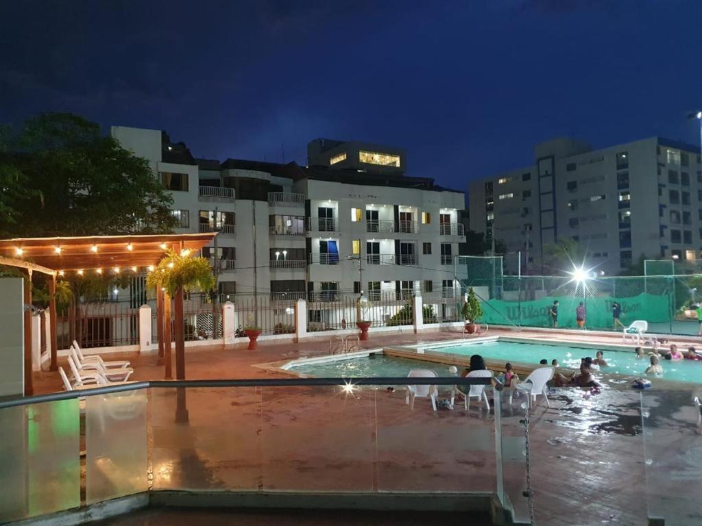 Apartamento Rodadero Con Piscinas y Cancha de Tennis