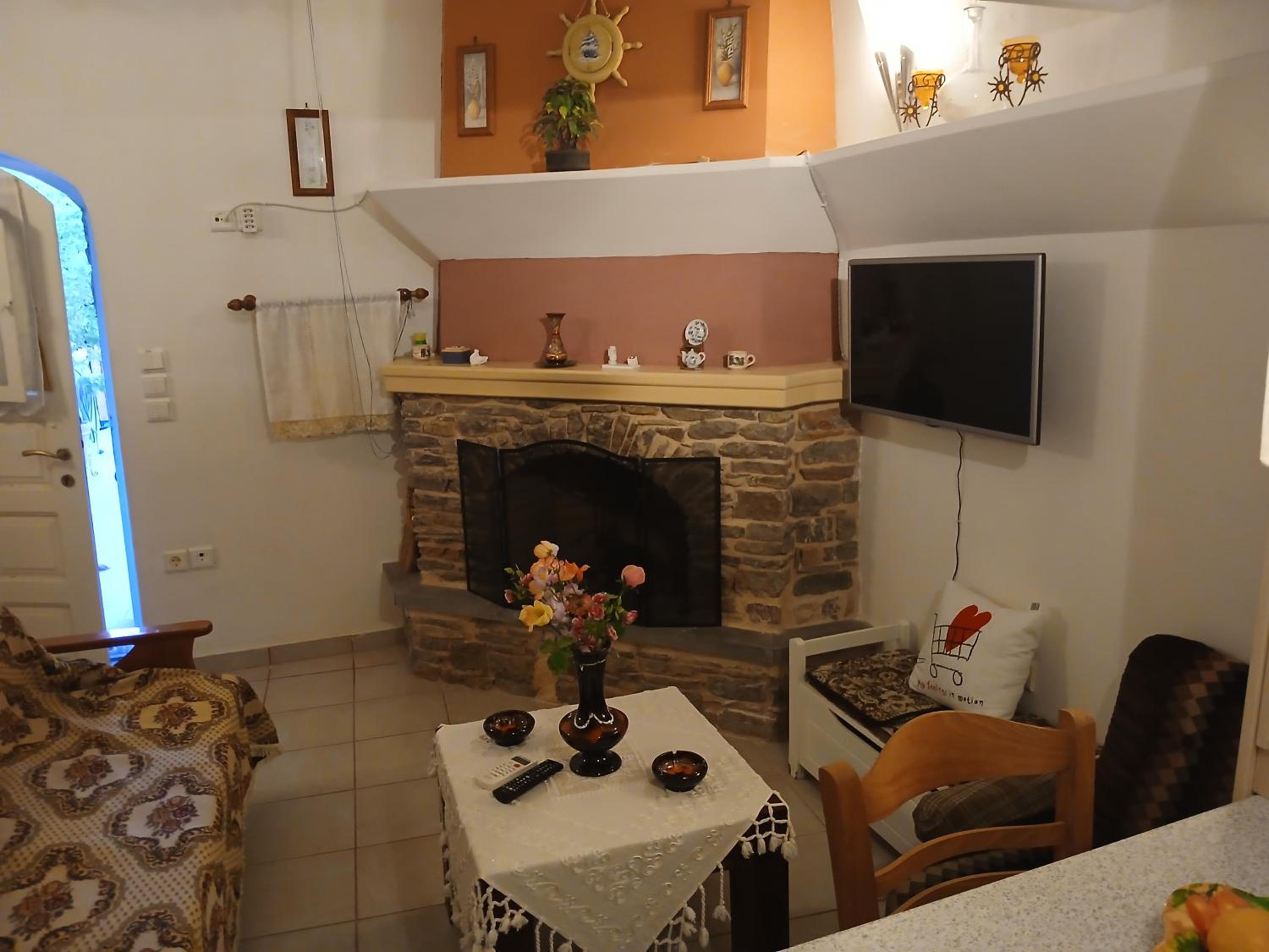 Avgonima Family's Rooms Father George